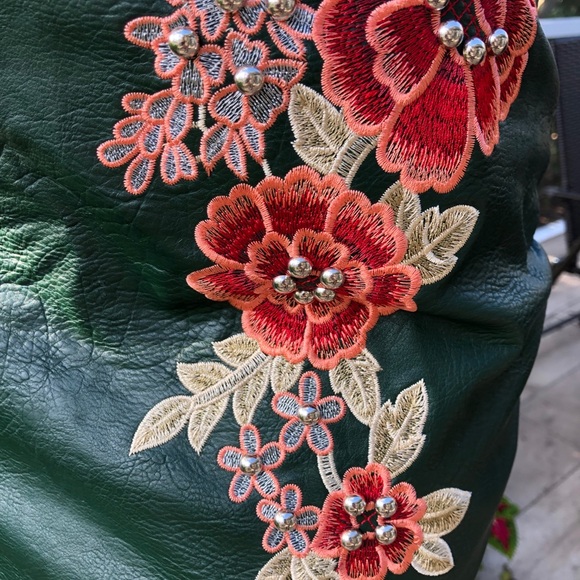 Romeo & Juliet M Dark Grn Vegan Mini - Picture 6 of 11